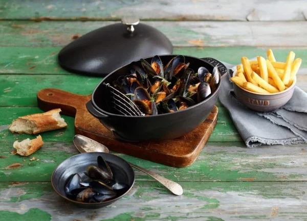 Staub Muscheltopf Aus Gusseisen 3