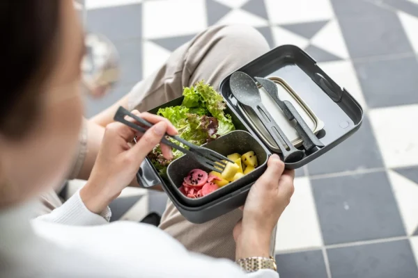 Koziol Lunch Box Candy Ready Mit Besteck-Set In Grau 4