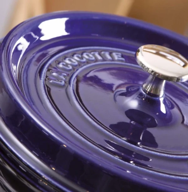 Staub Cocotte Rund Aus Gusseisen In Dunkelblau 4