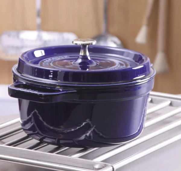 Staub Cocotte Rund Aus Gusseisen In Dunkelblau 6